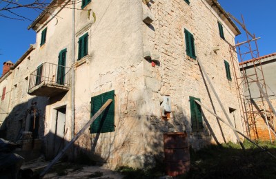 Proprietà con 3 case da adattare - intorno a Parenzo