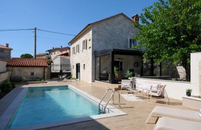 Kamena , prelijepa kuća sa  bazenom , kompletno namještena