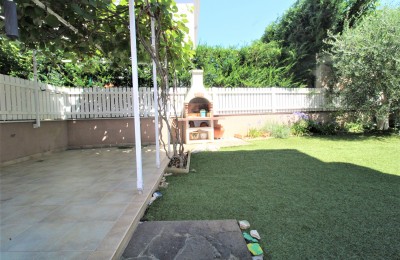 Tar-Vabriga, Bellissimo Appartamento a 750m dal mare al piano terra con cortile