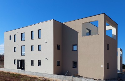 Poreč, stan od 91 m2, 1. kat, cca 800 m od mora (zračne linije)