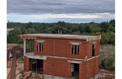 Istra Poreč, okolica - hitno !Samostojeća kuća sa bazenom u roh-bau fazi