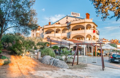 Hotel 800m od mora, Wellnes i Restoran