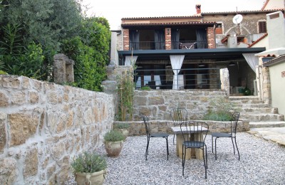 Renovirana kamena kuća u nizu-općina Vižinada