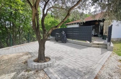 OPPORTUNITY! A beautiful semi-detached house surrounded by nature, 5 km from Poreč and the sea