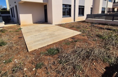 Poreč 1500m od mora –Stan u prizemlju sa dvorištem-moderna,kvalitetna novogradnja!