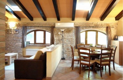 Uređena kamena kuća, 5 km od mora