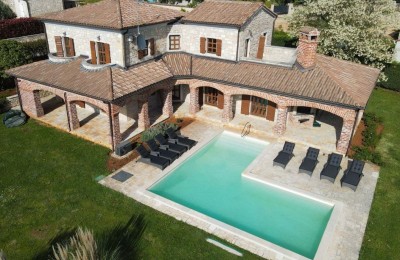 Sveti Lovreč- na prodaju kompleks od 9 luksuznih kamenih vila