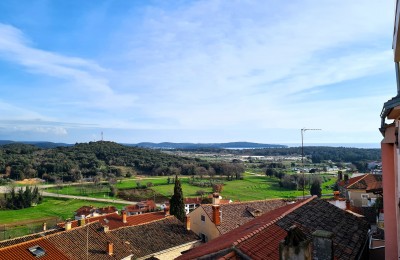 Renoviran stan u centru Vrsara sa pogledom na more - TOP lokacija