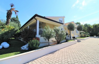 Prekrasno imanje - villa , kuća za goste i garaža – pogled na more