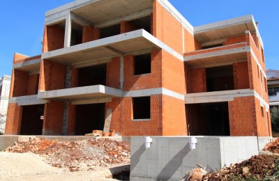 Parenzo - Casa con piscina a 900 metri dal mare