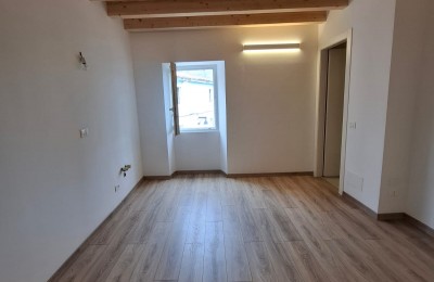 Appartamento ristrutturato al 2° piano nel centro di Orsera - 500 metri dal mare