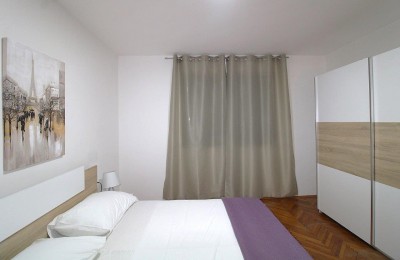 PRILIKA! Renoviran  obiteljski stan u Poreču  850m od mora