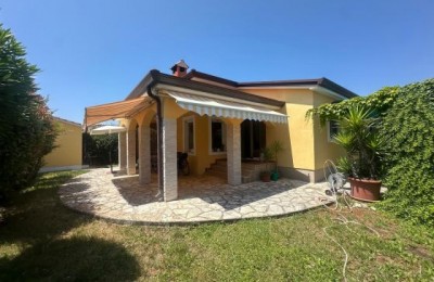 Bella casa di famiglia in una posizione tranquilla vicino a Parenzo