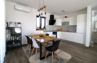 Ekskluziva agencije!!! Prekrasna obiteljska kuća, zadnja u nizu sa prostranim dvorištem