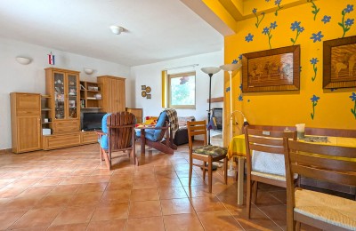 Istra,Poreč - Prekrasna obiteljska kuća svega 2 km do mora !!