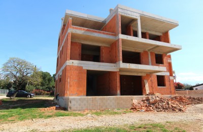 Poreč - Casa a tre piani con vista sul mare