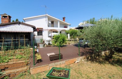 Tar,Vabriga  - Prekrasna obiteljska kuća prizemnica  1km do mora