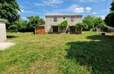 Lijepo građevinsko zemljište+ poljoprivredno  u malom mirnom mjestu u okolici