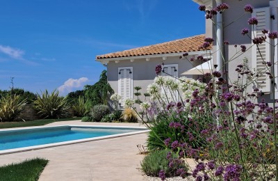 Ekskluzivno! Samostojeća villa   koja objedinjuje kvalitetu, funkcionalnost i lokaciju s otvorenim pogledom na more