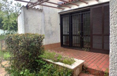 Prilika! Kuća površine 100m2 , svega 100m od mora!!