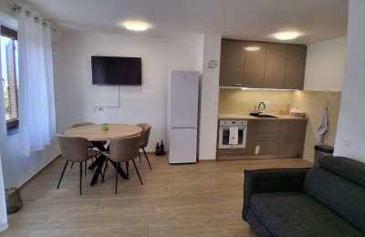 Poreč, Červar-Porat - renoviran stan na 2.katu 300m od mora