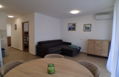 Poreč, Červar-Porat - renoviran stan na 2.katu 300m od mora