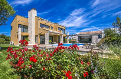 Unique, luxury villa with open views!!