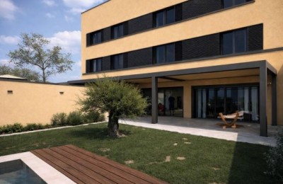 Stan u novogradnji 2km od mora -Stan prizemlje dvorište+bazen