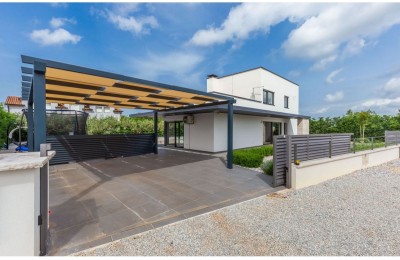 PREKRASNA VILA S BAZENOM-MODERNA ARHITEKTURA!!