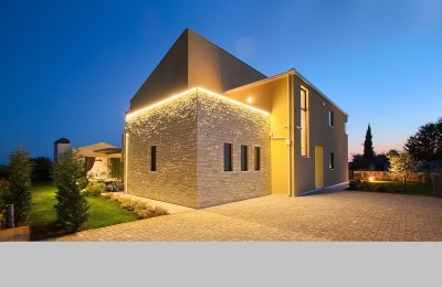 Unique, luxury villa with open views!!