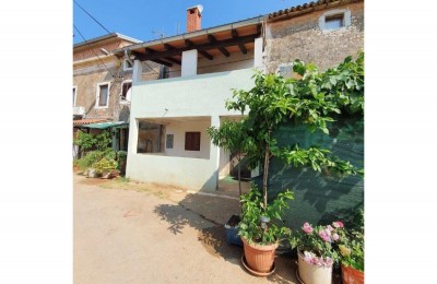 Istra , Poreč okolica 8km renovirana kamena kuća sa dvorištem