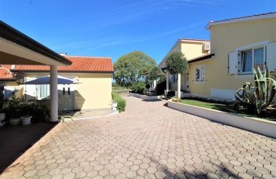 Prekrasno imanje - villa , kuća za goste i garaža – pogled na more