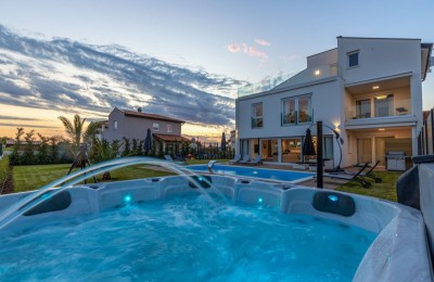 Luksuzna moderna vila s bazenom u blizini Poreča