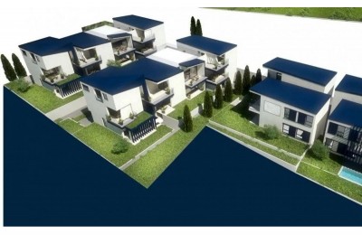 Stan  u prizemlju sa dvorištem 300 m od mora u novogradnji !