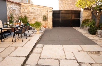 Istra, Poreč 4 km -  Prekrasna kamena kuća sa 2 stana i dvorištem !