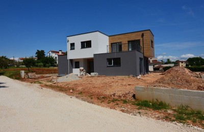 Istria, Poreč area - Modern semi-detached house with swimming pool