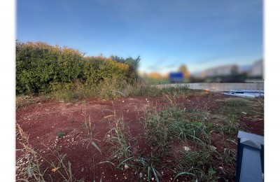 Tar-Vabriga , Stan u prizemlju  800m do mora  -novogradnja- namješteno - dvorište