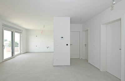 ISTRA, Tar - trosoban stan u novogradnji sa otvorenim POGLEDOM NA MORE!