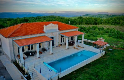 Jedinstvena vila 12 km od mora