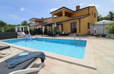 Ekskluzivno! Istra,Poreč- Kuća sa bazenom i otvorenim pogledom te dodatnim apartmanom!