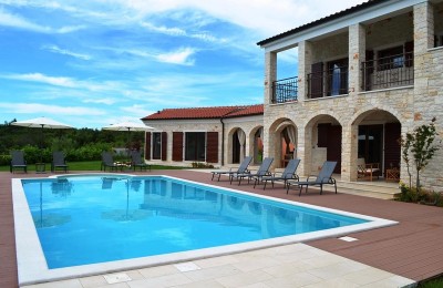 Prekrasna kamena villa na mirnoj lokaciji!