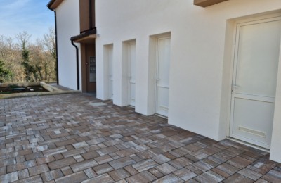 Poreč okolica 8 km , stan u novogradnji - 1kat  , 2 spavaće sobe