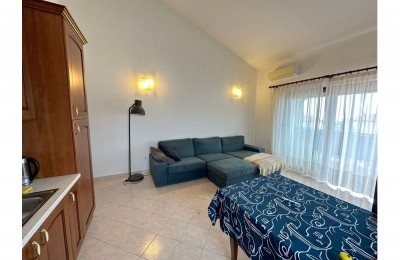 POGLED NA MORE ! Stan u zgradi Tar - Vabriga