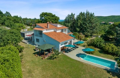 Vila s bazenom i wellnessom