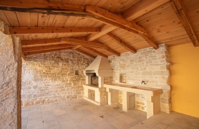 Istra, okolica Poreča – autentična kamena kuća sa dvorištem