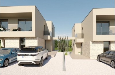 MODERNA VILA SA BAZENOM U IZGRADNJI 2 KM OD MORA I PLAŽE - u izgradnji