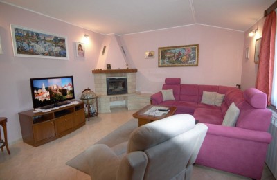 CASA DOPPIA CON GARAGE - DINTORNI DI PARENZO