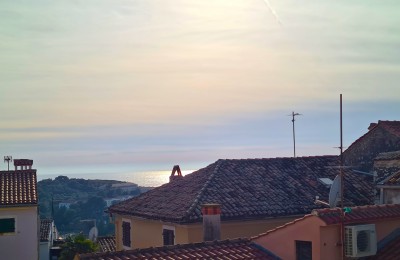 Renoviran stan u centru Vrsara sa pogledom na more - TOP lokacija