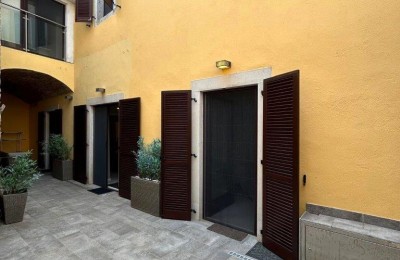 Casa di lusso nel centro di Parenzo con 3 appartamenti distribuiti su 3 piani