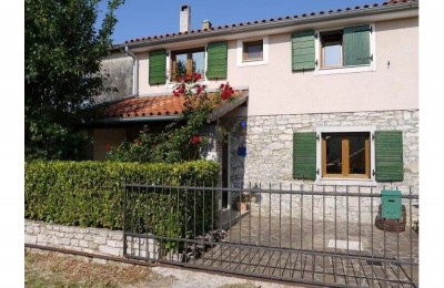 Uređena kamena kuća, 5 km od mora